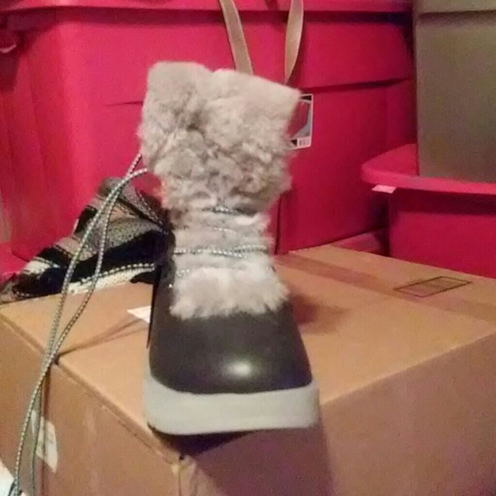 Boots - Picture 2 of 4